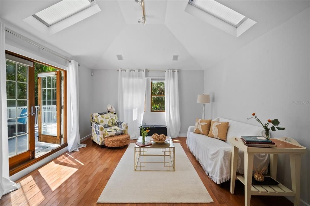 Activo con contrato: $1,349,000 (4 camas, 4 baños, 4004 Pies cuadrados)