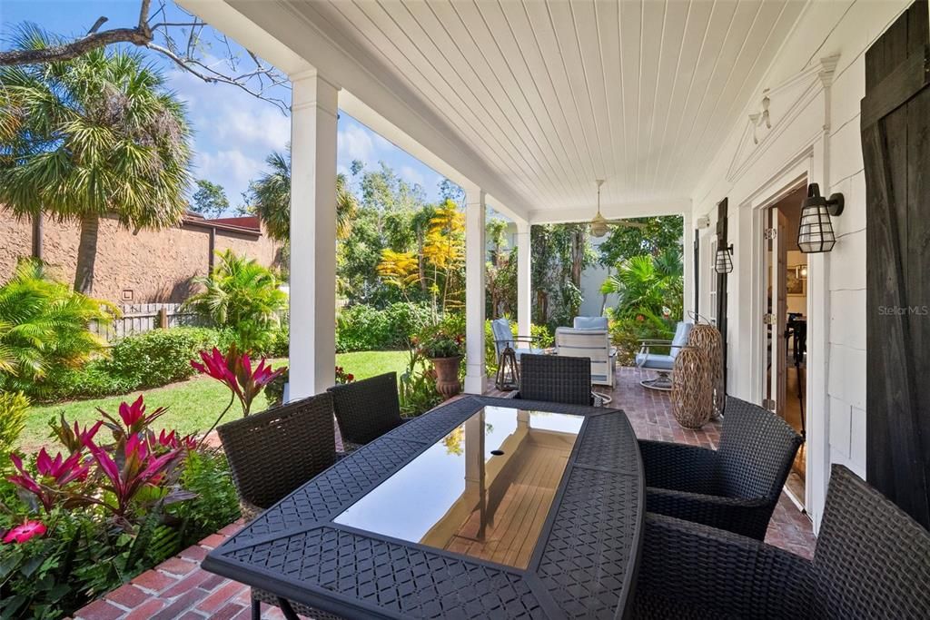 Activo con contrato: $1,349,000 (4 camas, 4 baños, 4004 Pies cuadrados)