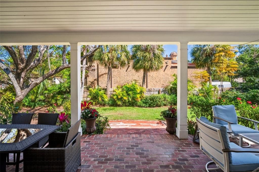 Activo con contrato: $1,349,000 (4 camas, 4 baños, 4004 Pies cuadrados)