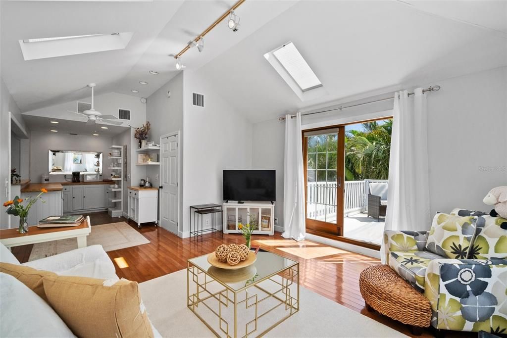 Activo con contrato: $1,349,000 (4 camas, 4 baños, 4004 Pies cuadrados)