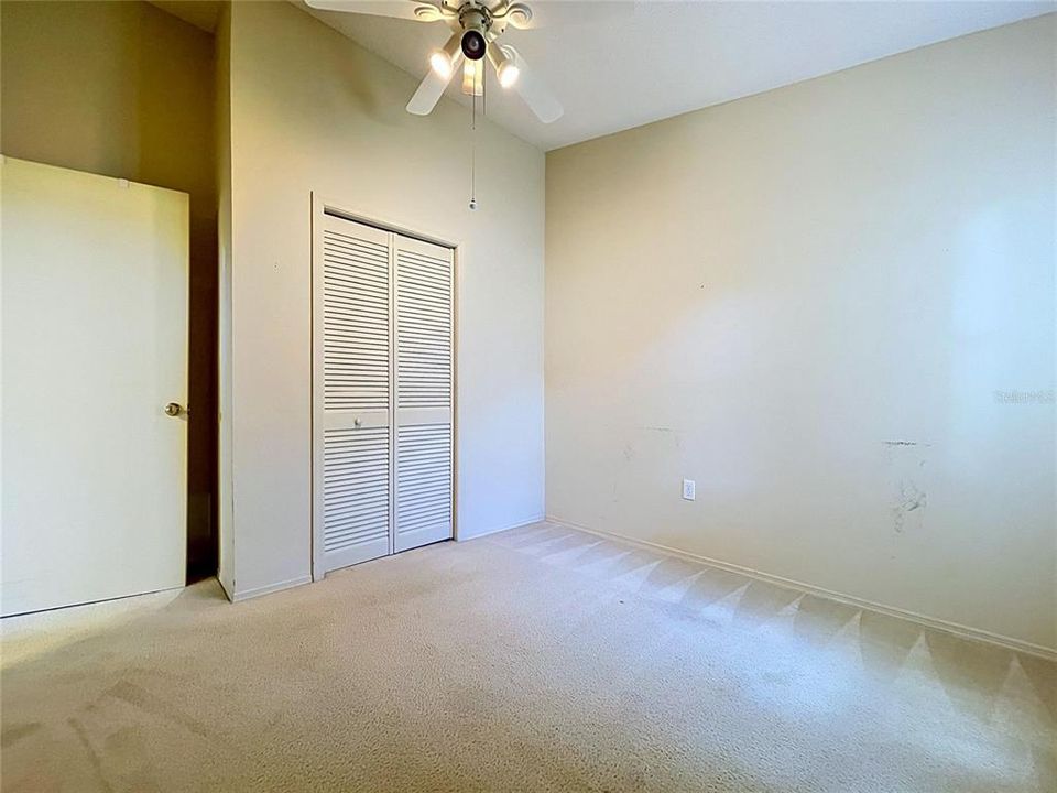 Activo con contrato: $329,000 (4 camas, 3 baños, 2124 Pies cuadrados)
