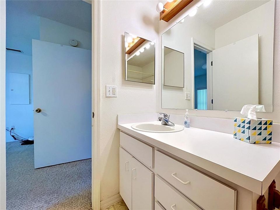Activo con contrato: $329,000 (4 camas, 3 baños, 2124 Pies cuadrados)