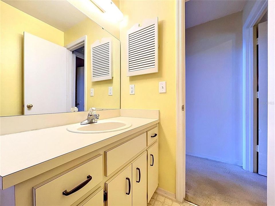 Activo con contrato: $329,000 (4 camas, 3 baños, 2124 Pies cuadrados)