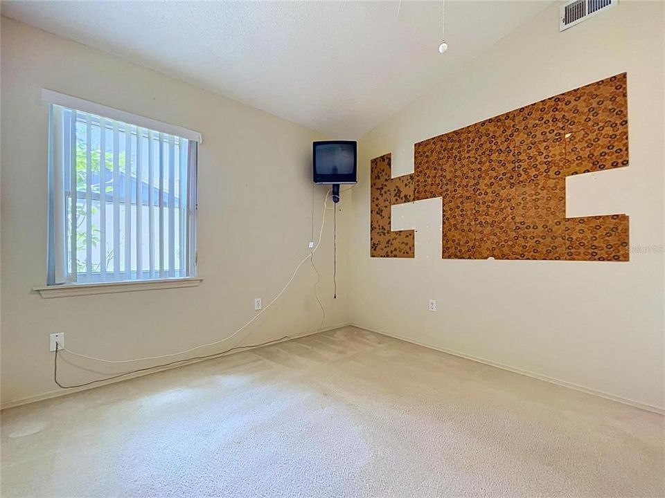 Activo con contrato: $329,000 (4 camas, 3 baños, 2124 Pies cuadrados)