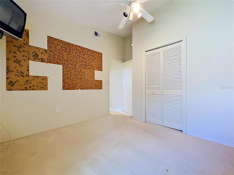 Activo con contrato: $329,000 (4 camas, 3 baños, 2124 Pies cuadrados)