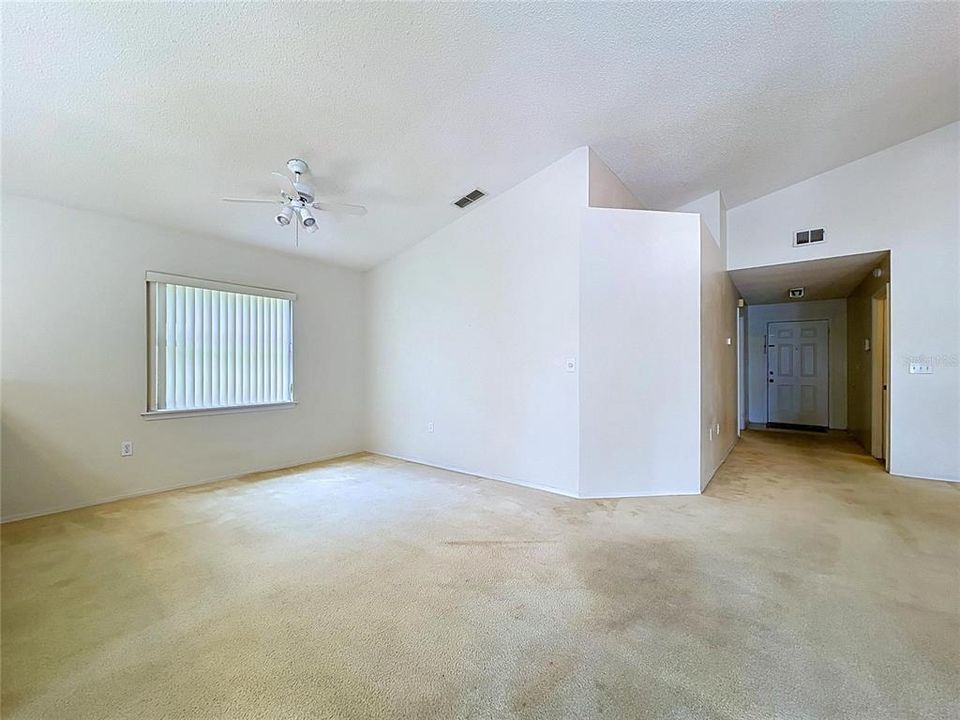 Activo con contrato: $329,000 (4 camas, 3 baños, 2124 Pies cuadrados)