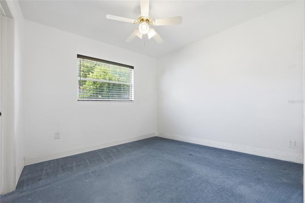 Activo con contrato: $330,000 (4 camas, 2 baños, 1547 Pies cuadrados)