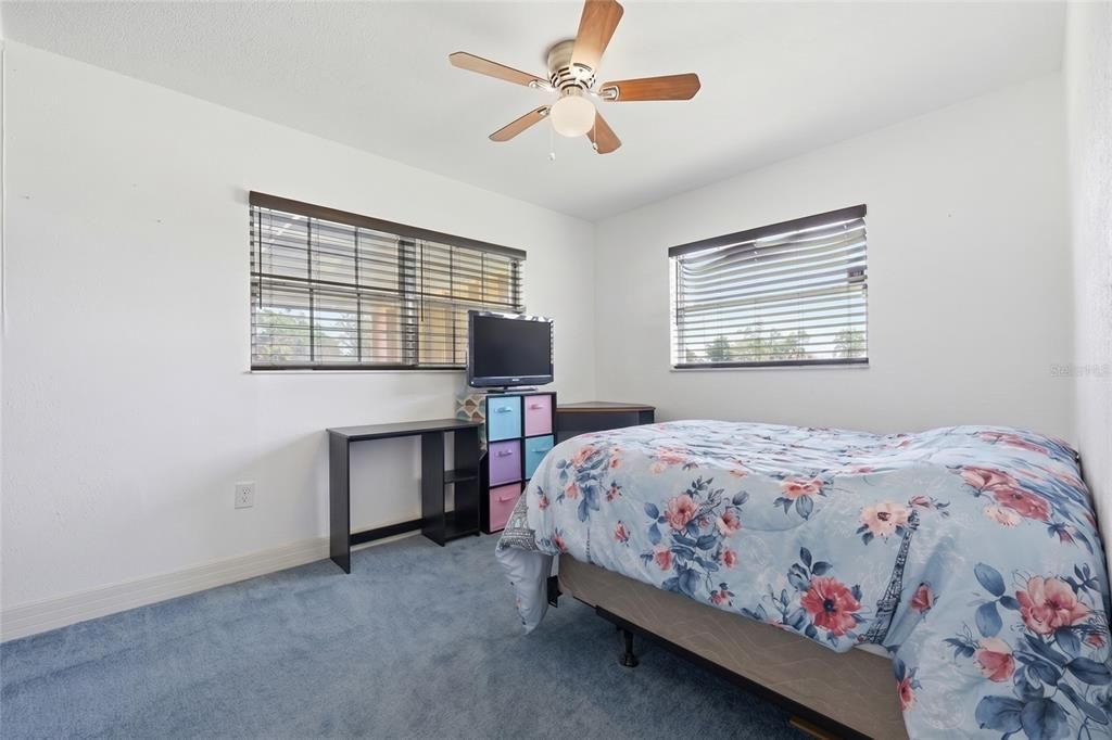 Activo con contrato: $330,000 (4 camas, 2 baños, 1547 Pies cuadrados)