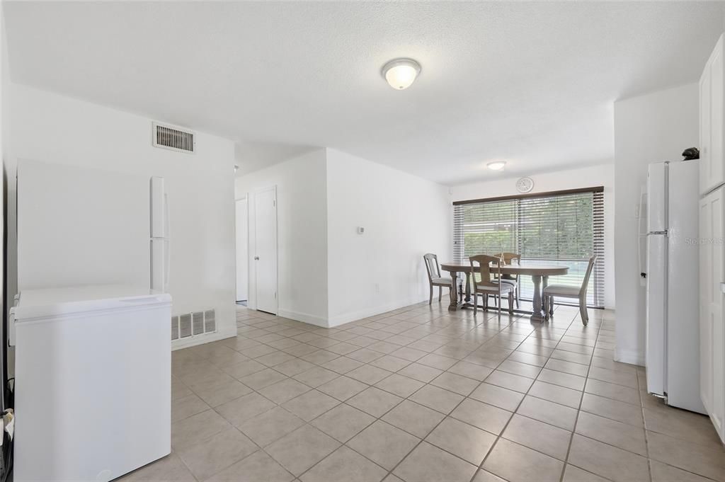 Activo con contrato: $330,000 (4 camas, 2 baños, 1547 Pies cuadrados)