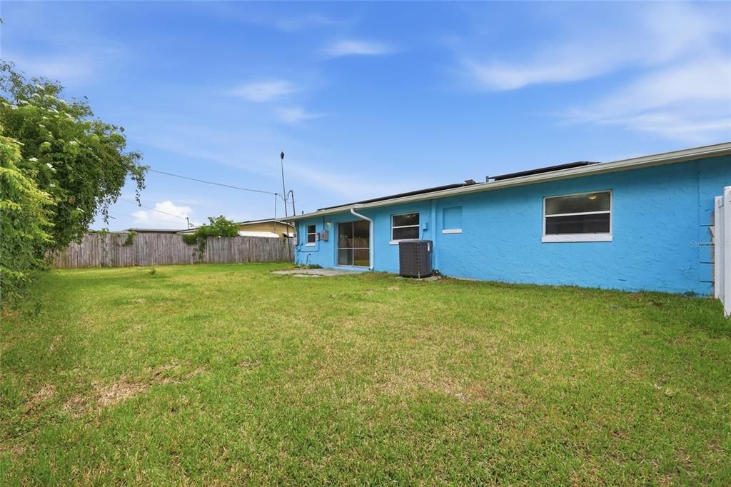 Activo con contrato: $330,000 (4 camas, 2 baños, 1547 Pies cuadrados)