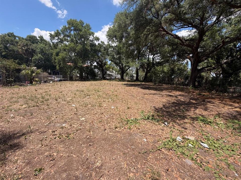 待售: $180,000 (0.22 acres)