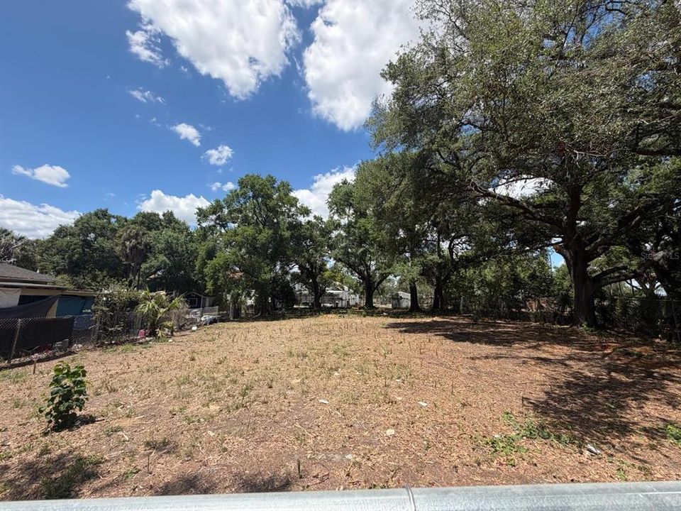 待售: $180,000 (0.22 acres)