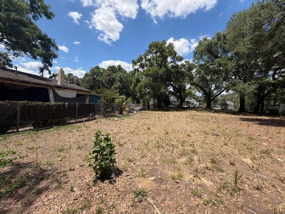 待售: $180,000 (0.22 acres)