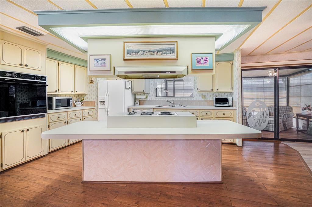 Active With Contract: $134,500 (2 beds, 2 baths, 1482 Square Feet)