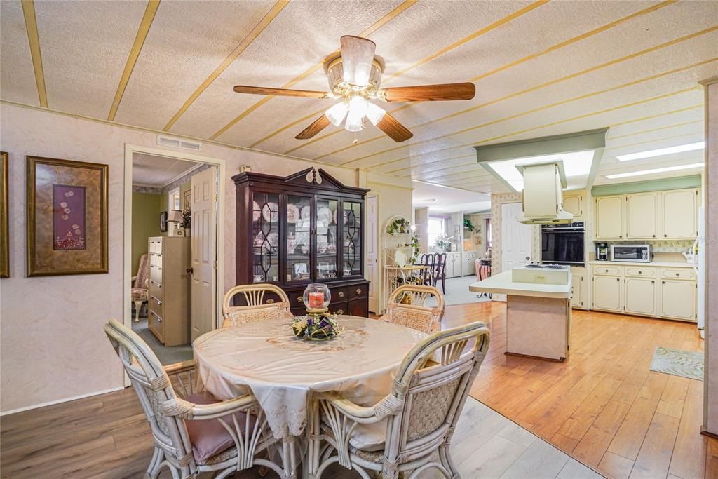 Active With Contract: $134,500 (2 beds, 2 baths, 1482 Square Feet)