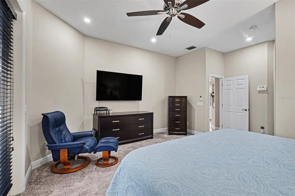 For Sale: $950,000 (4 beds, 3 baths, 2476 Square Feet)