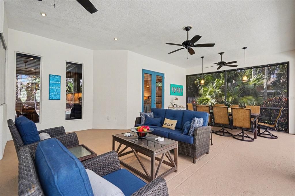 For Sale: $950,000 (4 beds, 3 baths, 2476 Square Feet)