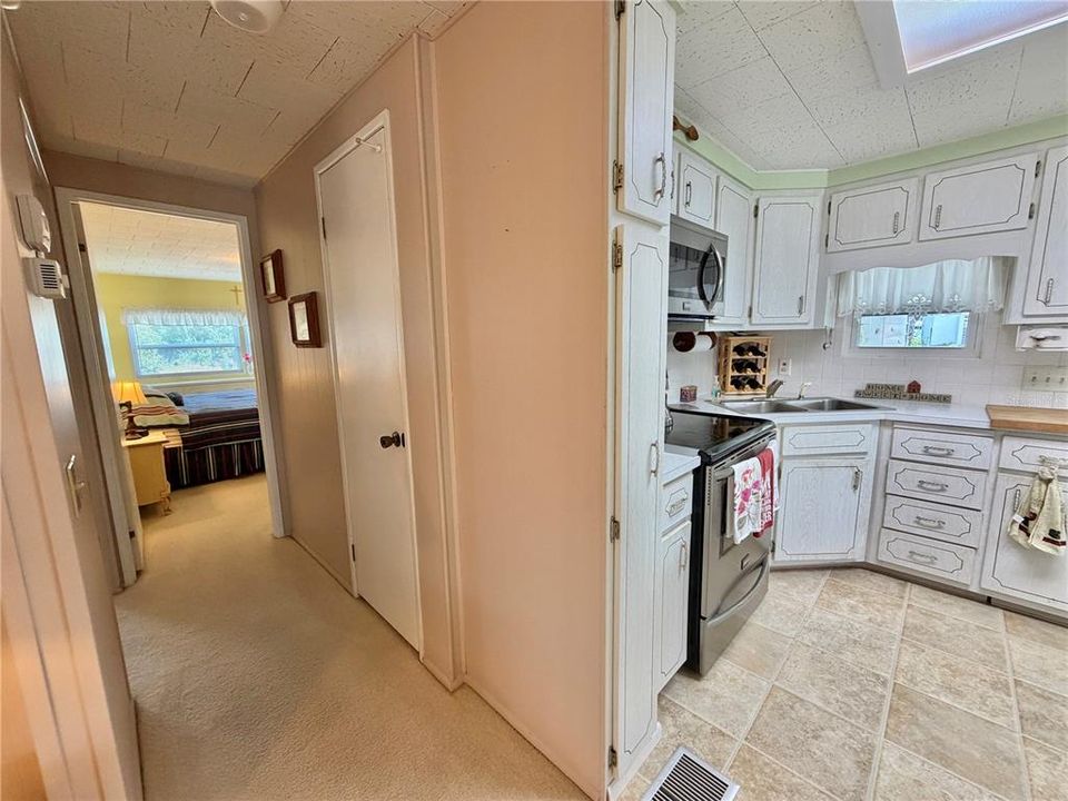 На продажу: $119,000 (2 спален, 2 ванн, 1104 Квадратных фут)