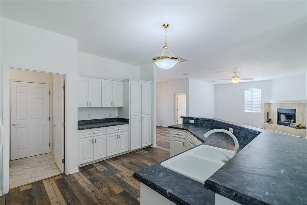 For Sale: $242,900 (2 beds, 2 baths, 1650 Square Feet)