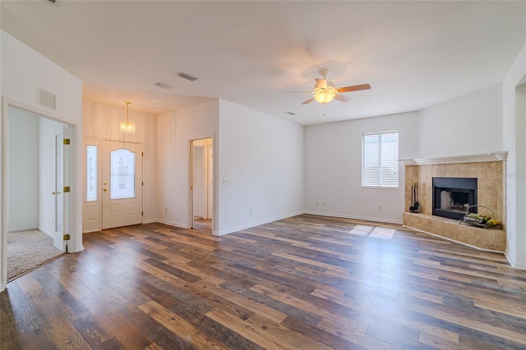 For Sale: $242,900 (2 beds, 2 baths, 1650 Square Feet)