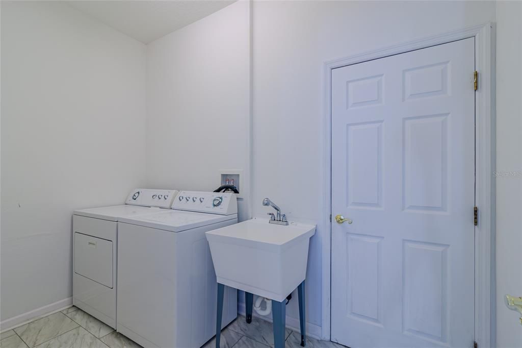 For Sale: $242,900 (2 beds, 2 baths, 1650 Square Feet)