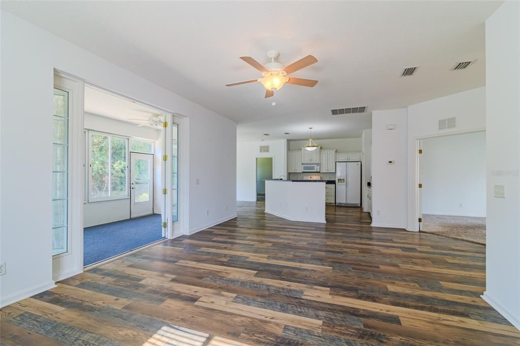 For Sale: $242,900 (2 beds, 2 baths, 1650 Square Feet)