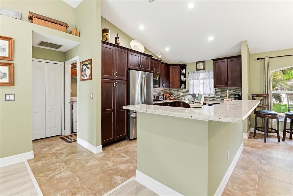 Activo con contrato: $395,500 (3 camas, 2 baños, 1843 Pies cuadrados)