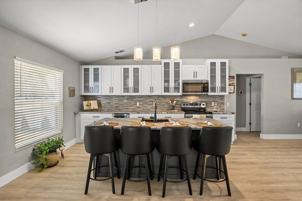 En Venta: $352,900 (3 camas, 2 baños, 1800 Pies cuadrados)