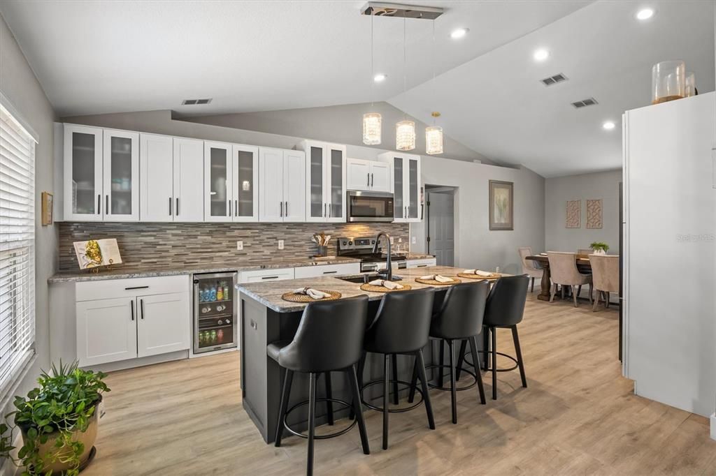 En Venta: $352,900 (3 camas, 2 baños, 1800 Pies cuadrados)