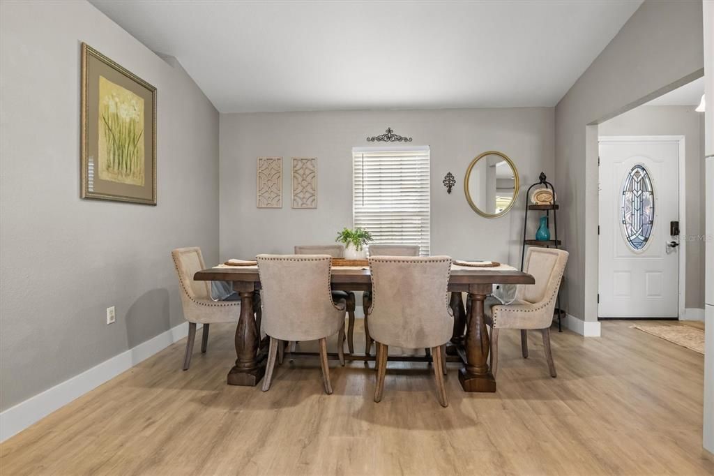 En Venta: $352,900 (3 camas, 2 baños, 1800 Pies cuadrados)