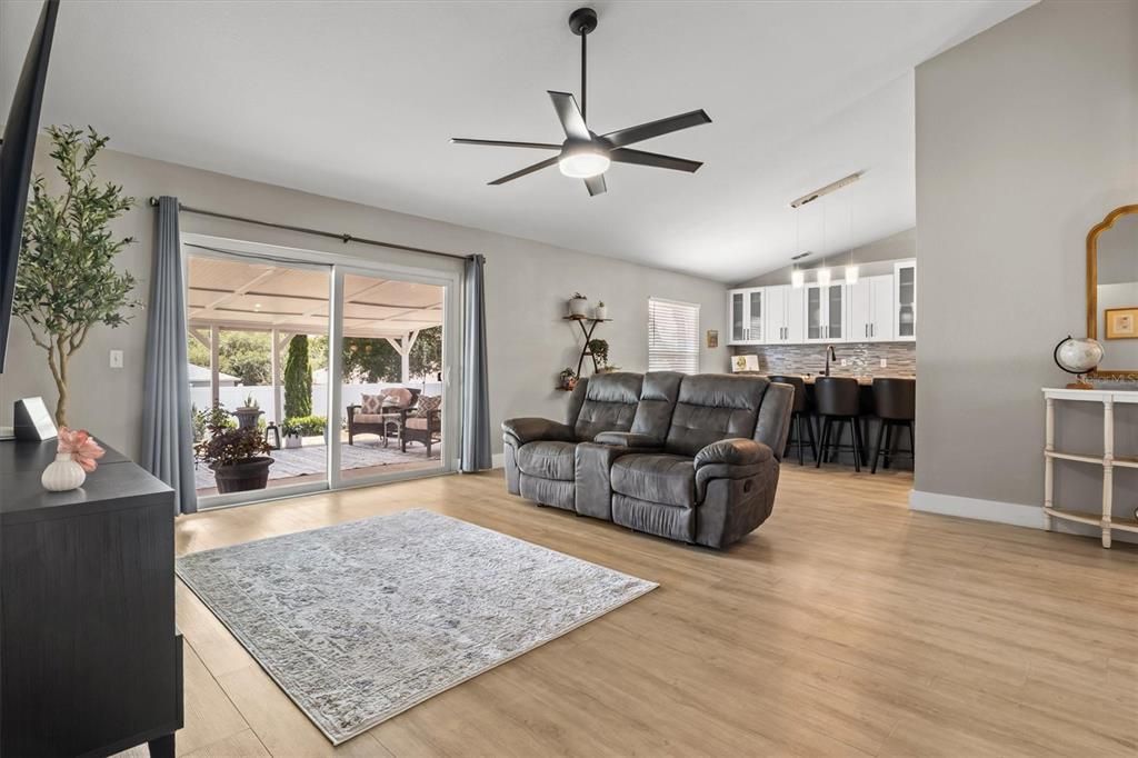 En Venta: $352,900 (3 camas, 2 baños, 1800 Pies cuadrados)