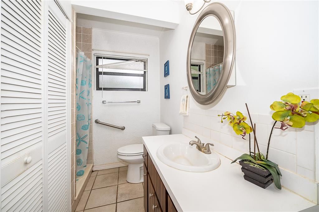 Active With Contract: $250,000 (3 beds, 2 baths, 1354 Square Feet)