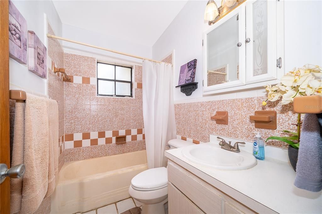 Active With Contract: $250,000 (3 beds, 2 baths, 1354 Square Feet)
