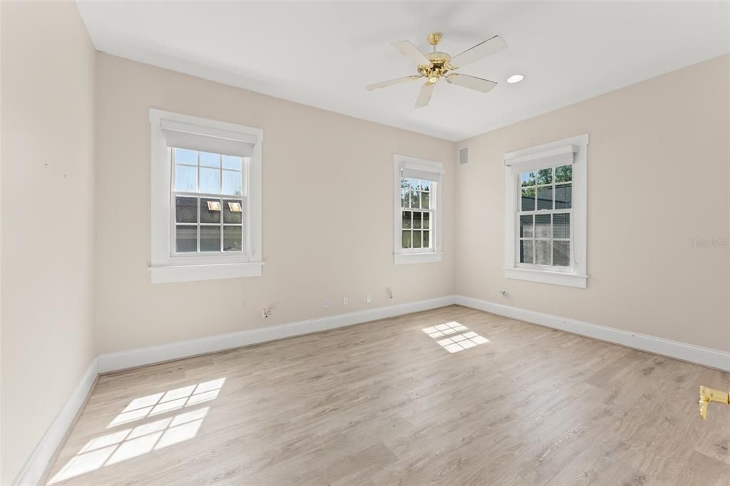 For Sale: $1,949,000 (5 beds, 4 baths, 4730 Square Feet)