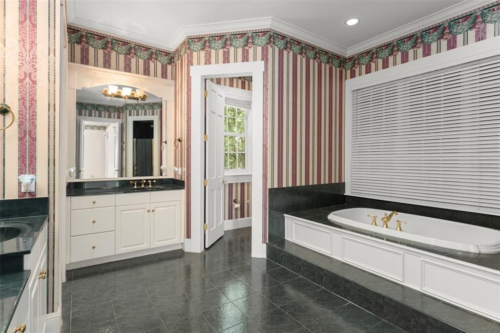 For Sale: $1,949,000 (5 beds, 4 baths, 4730 Square Feet)