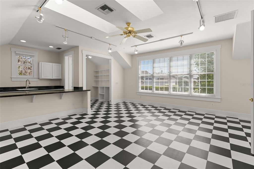 For Sale: $1,949,000 (5 beds, 4 baths, 4730 Square Feet)