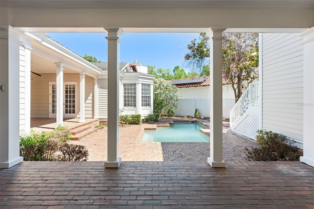 For Sale: $1,949,000 (5 beds, 4 baths, 4730 Square Feet)