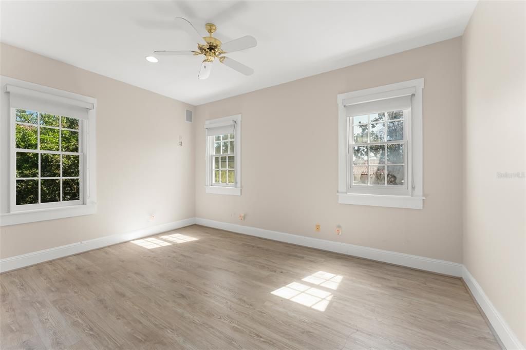 For Sale: $1,949,000 (5 beds, 4 baths, 4730 Square Feet)