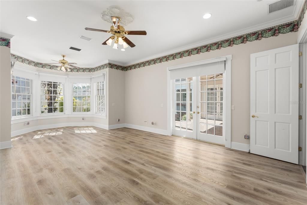 For Sale: $1,949,000 (5 beds, 4 baths, 4730 Square Feet)