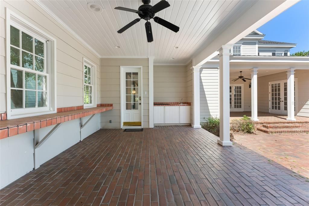 For Sale: $1,949,000 (5 beds, 4 baths, 4730 Square Feet)