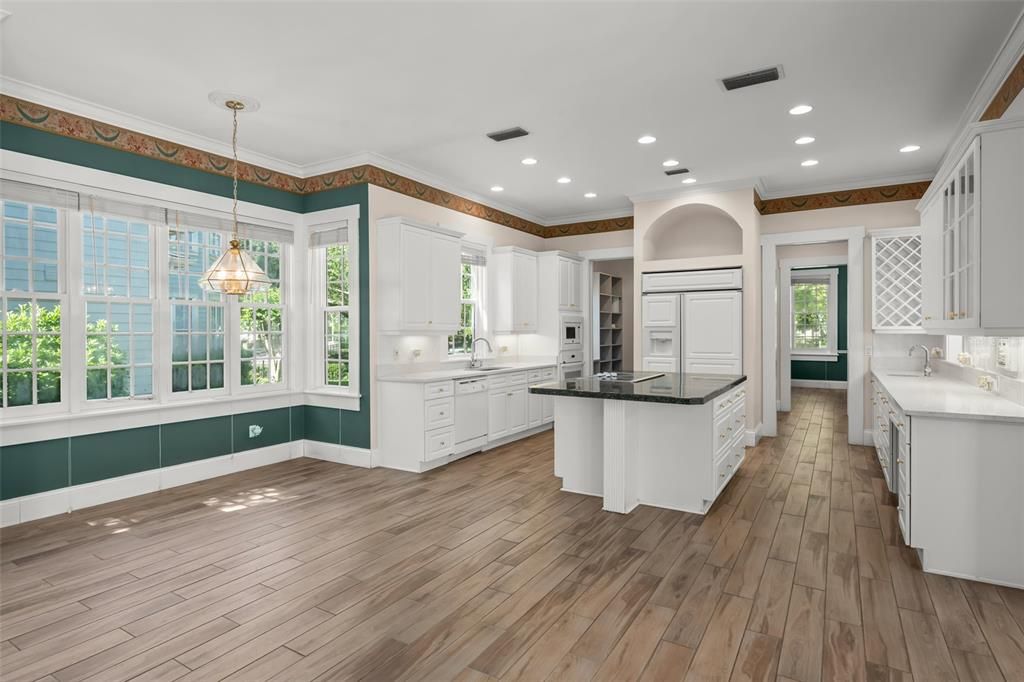 For Sale: $1,949,000 (5 beds, 4 baths, 4730 Square Feet)