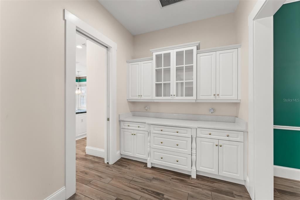 For Sale: $1,949,000 (5 beds, 4 baths, 4730 Square Feet)