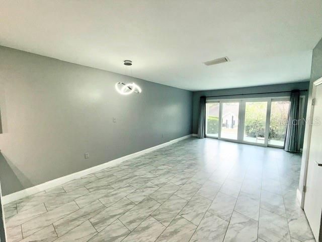 В аренду: $1,695 (2 спален, 2 ванн, 1073 Квадратных фут)