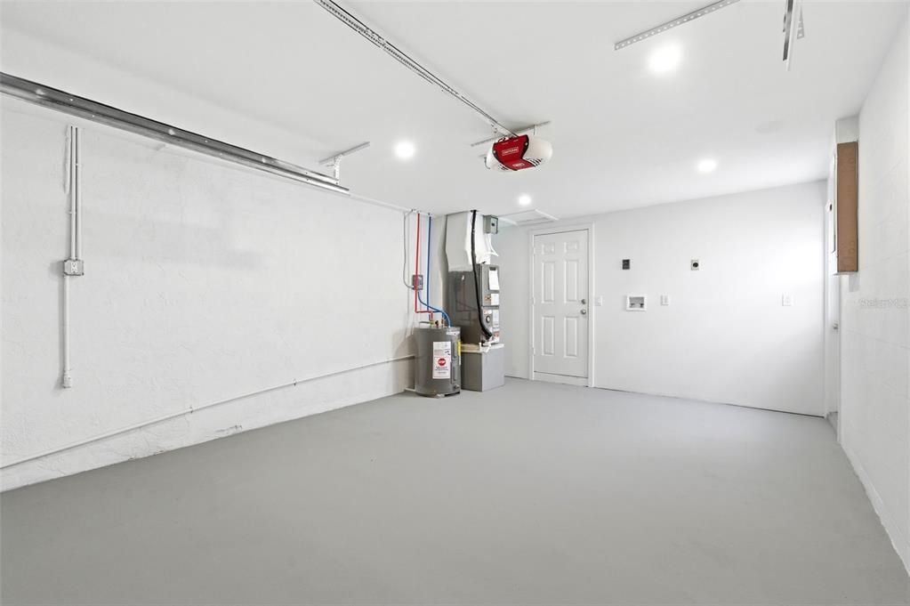 Под контрактом: $325,000 (4 спален, 2 ванн, 1519 Квадратных фут)