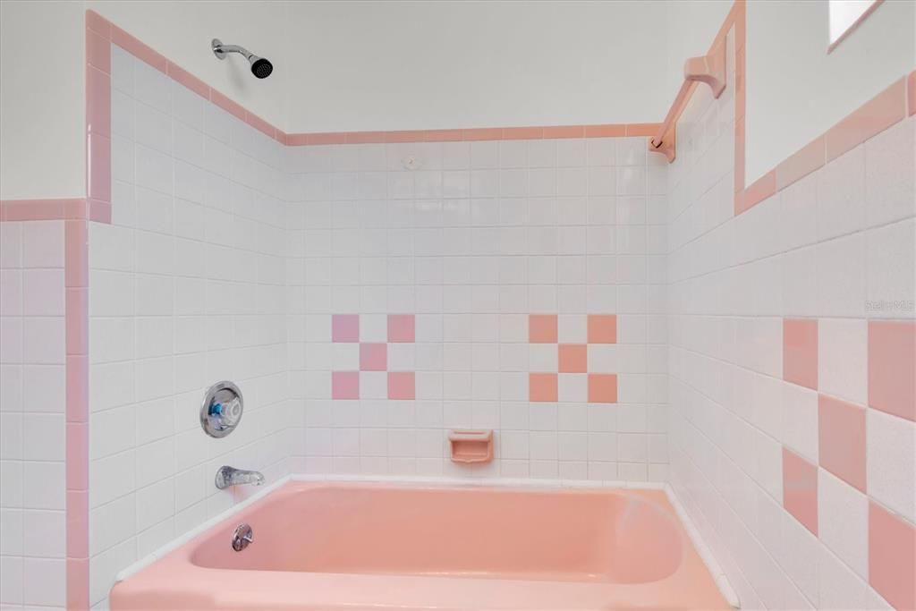 For Rent: $1,500 (1 beds, 1 baths, 600 Square Feet)