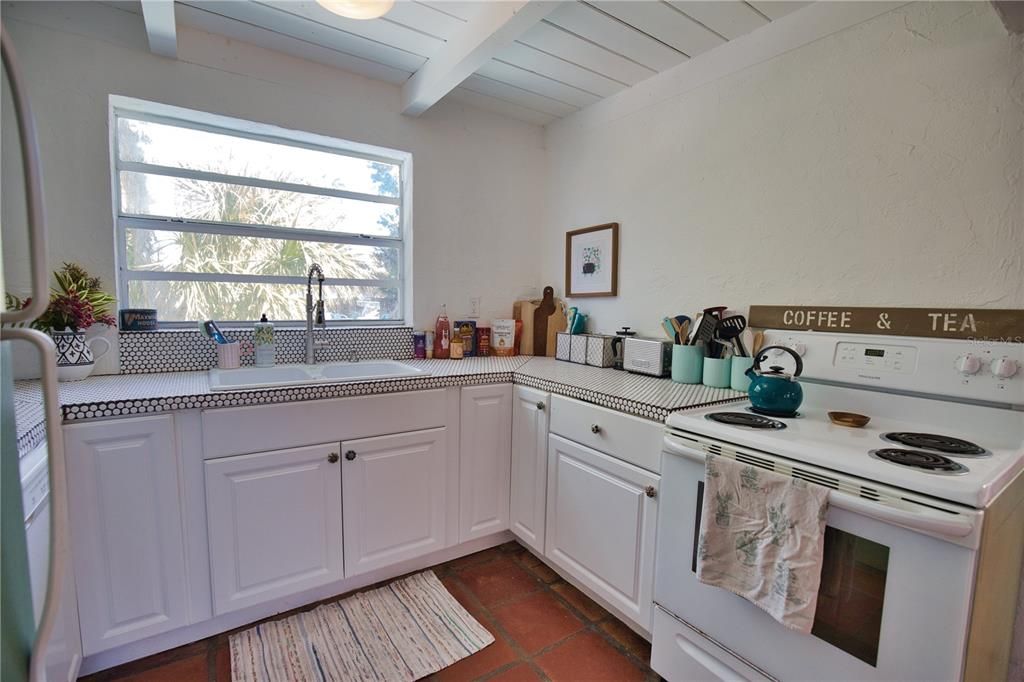 For Rent: $3,500 (3 beds, 2 baths, 1421 Square Feet)