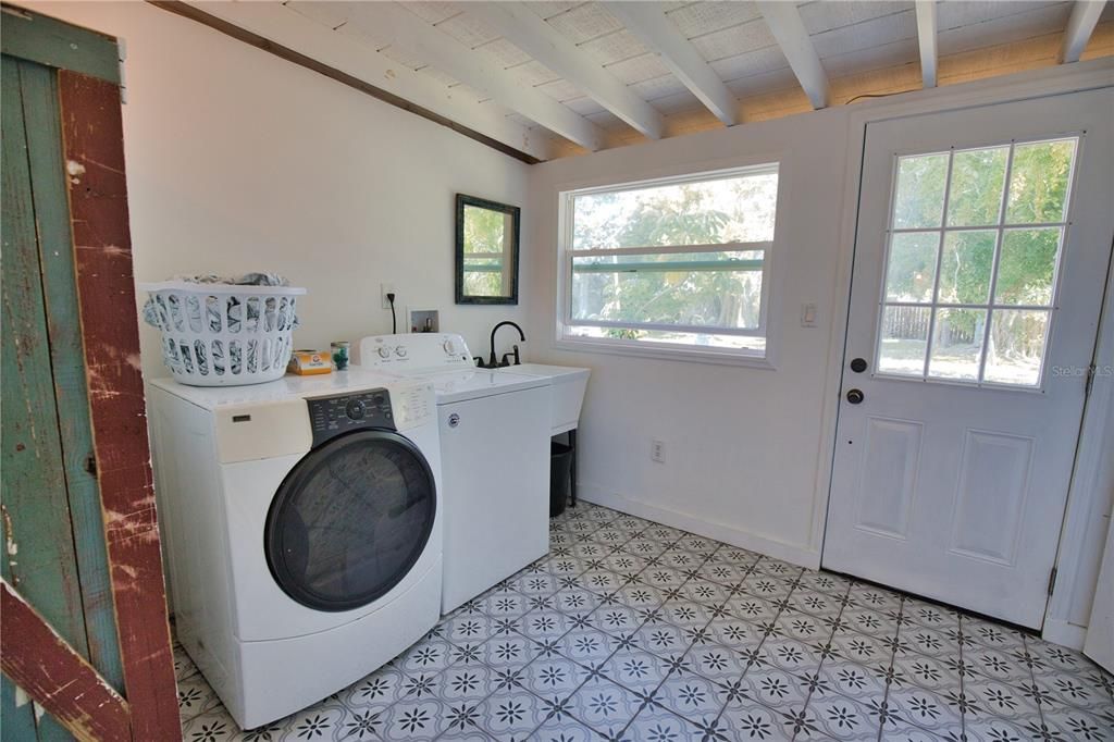 For Rent: $3,500 (3 beds, 2 baths, 1421 Square Feet)