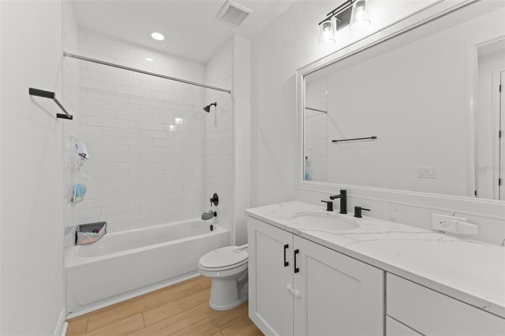 For Sale: $1,625,000 (6 beds, 4 baths, 4191 Square Feet)