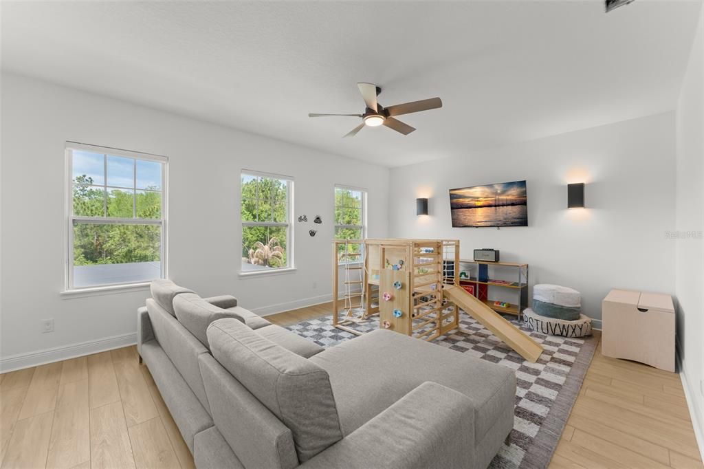 For Sale: $1,625,000 (6 beds, 4 baths, 4191 Square Feet)