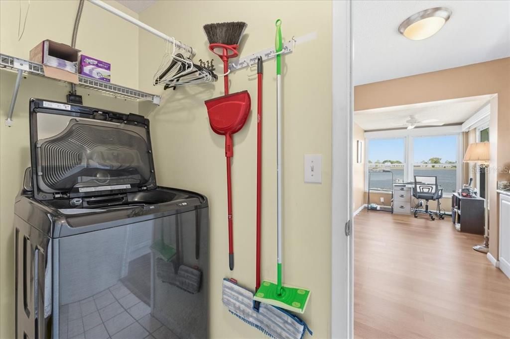 For Sale: $319,900 (2 beds, 2 baths, 1258 Square Feet)